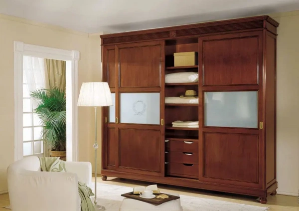 Шкаф-купе 3х дверный "Мария Сильва" Орех MS901  купить в интернет магазине Мебель из массива. Звоните +7 495 961-63-63 Шкафы для одежды из массива дерева
