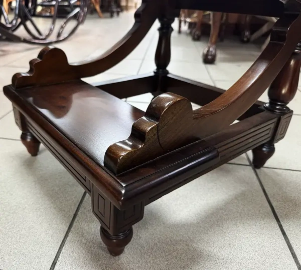 Лесенка-подставка для библиотеки   