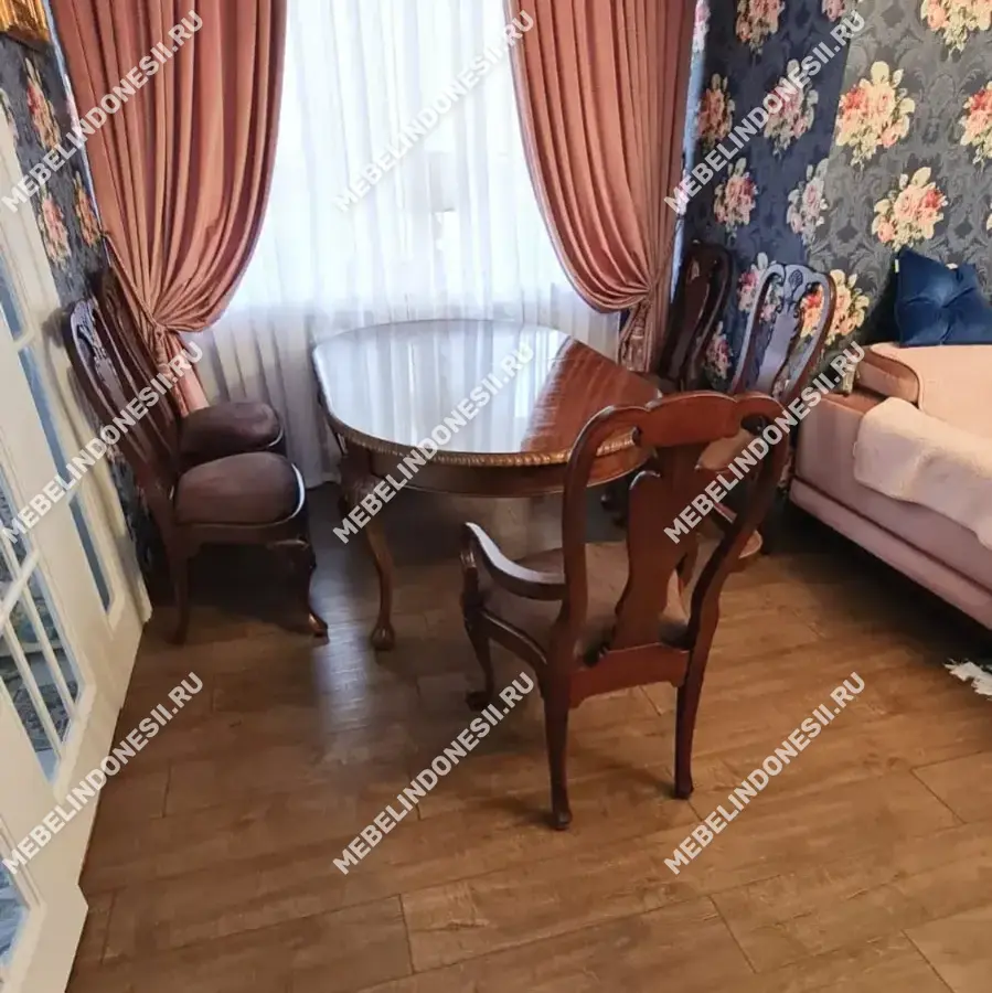 Резной стул в стиле Королевы Анны  