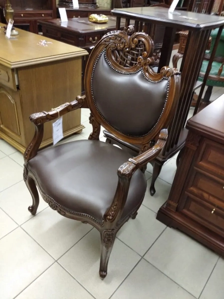 Кресло резное кожаное Brown L  